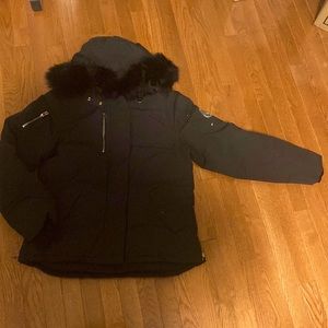 Selling a moose knuckles black womens coat that was bought and ally
